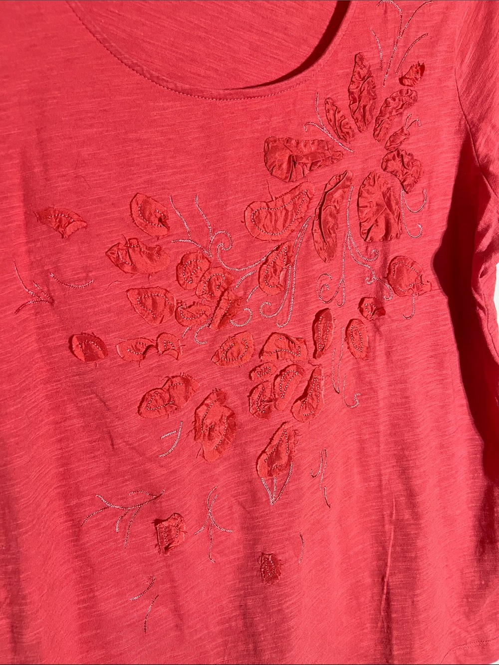 Chico's Coral Floral Embroidered Scoop Neck Tee size 3 (XL) - Picture 4 of 9